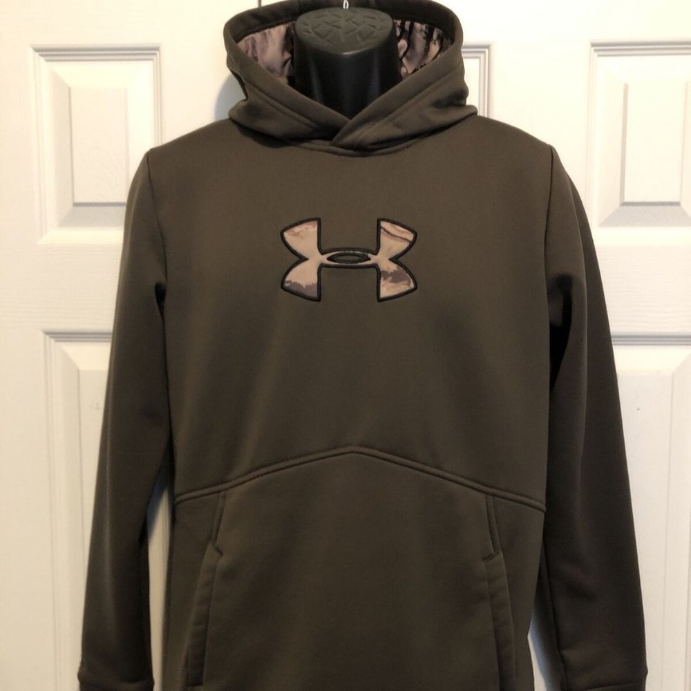 EUC Boys UA StormGear Camo Logo Hoodie Size YXL Original MSRP $50.00